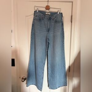 Abercrombie & Fitch The Wide Leg High Rise Size 28